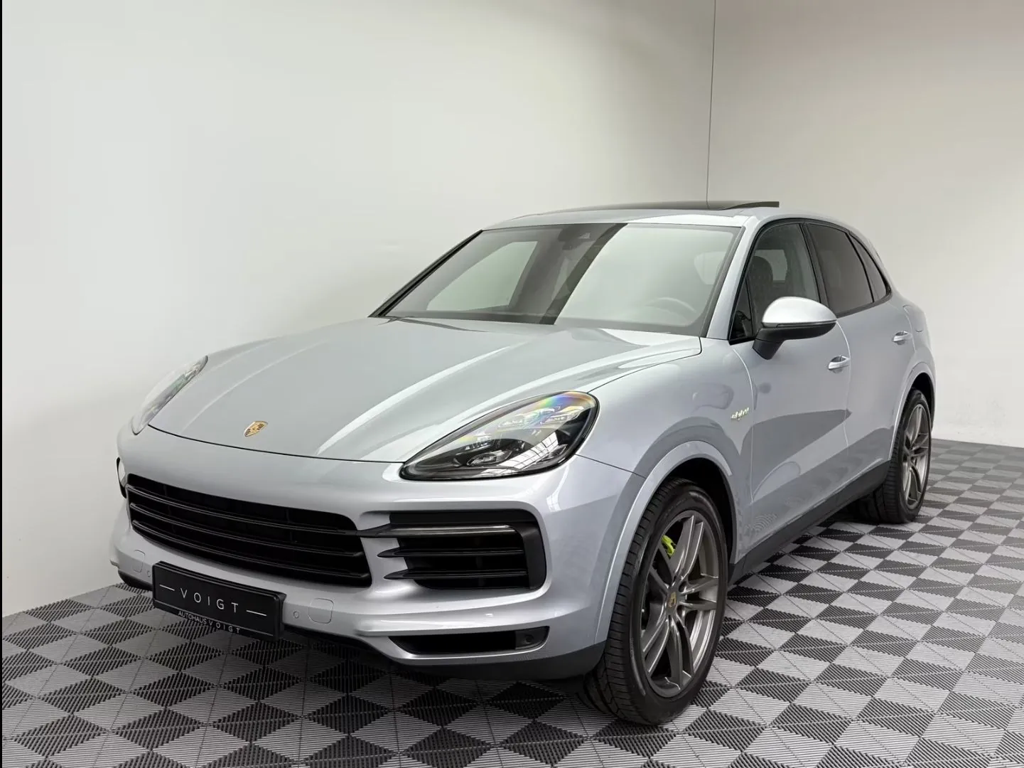 Hoy me han pedido algo que cada vez es más habitual. Un Porsche Cayenne E-Hybrid con IVA deducible.